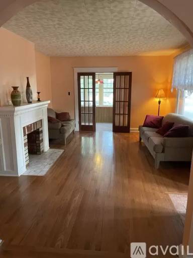 Main picture of 2801 Clermont St