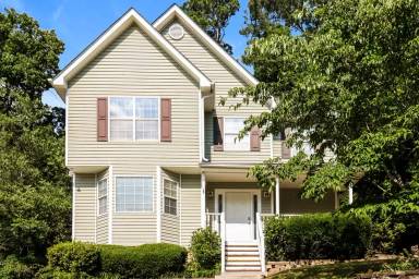Main picture of 1042 Whispering Woods Dr