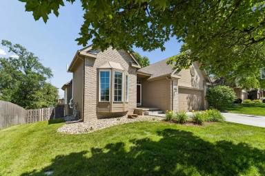 Main picture of 705 S 186th St