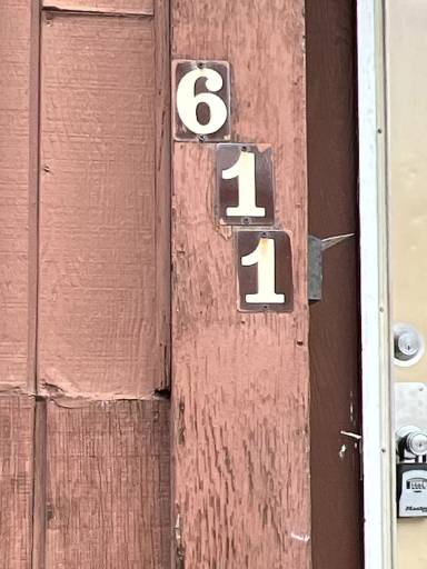 Main picture of 611 University Ave