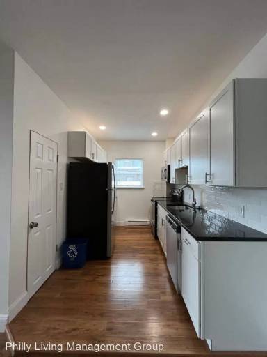 Main picture of 1423 Moore St