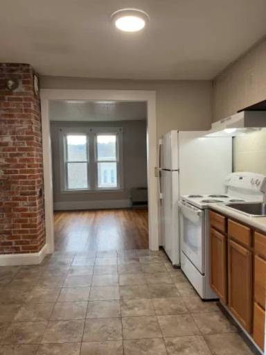 Main picture of 21 Pleasant St