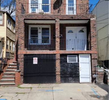Main picture of 52 Welland Ave
