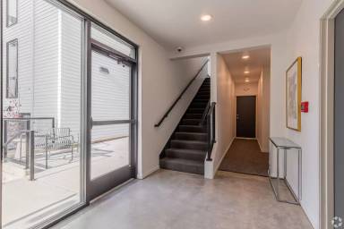 Main picture of 4915 N Vancouver Ave