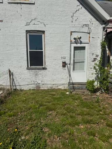 Main picture of 902 Mary St