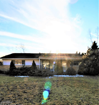 Main picture of 2499 Empire Dr