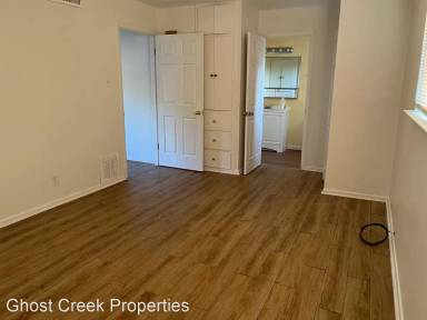 Main picture of 611 W Byrd Blvd