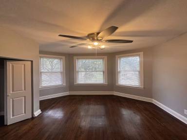Main picture of 7632 S Drexel Ave