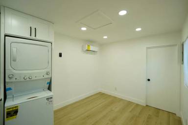Main picture of 216 E High Ave