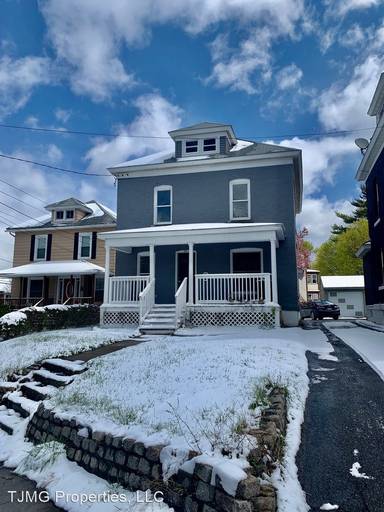 Main picture of 103 S Avery Ave
