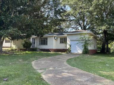Main picture of 740 Raymond Rd