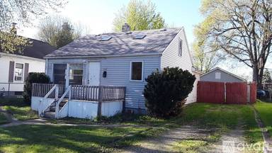 Main picture of 726 E 8th St