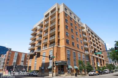 Main picture of Residences at 950 W Monroe