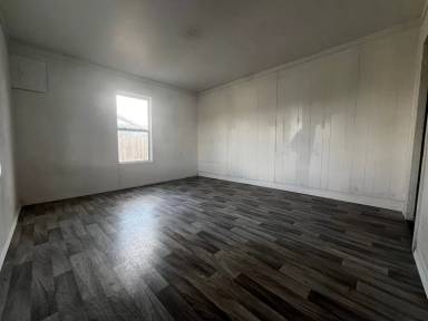 Main picture of 455 W Scott St
