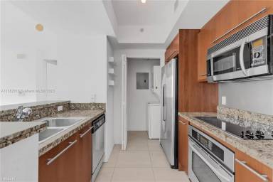 Main picture of Cosmopolitan condo