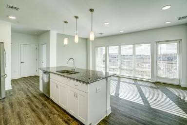 Main picture of 1035 Heathercroft Cir