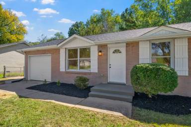 Main picture of 112 King Cole Dr