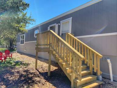 Main picture of 185 Lakeshore Ln