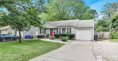 Main picture of 7728 Robinson St