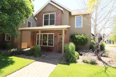 Main picture of 577 W Jefferson Ave