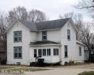 Main picture of 613 W Racine St