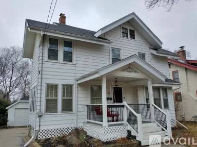 Main picture of 130 S Grand Ave