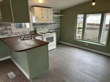 Main picture of 2 W 11th St