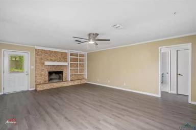 Main picture of 804 Joanie St