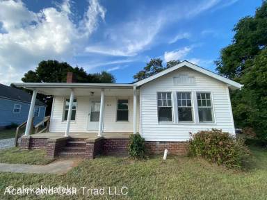 Main picture of 207 Charles Ave