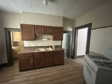 Main picture of 711 E 6th Ave