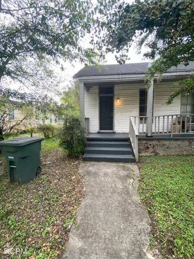 Main picture of 714 Stevens Ave NE