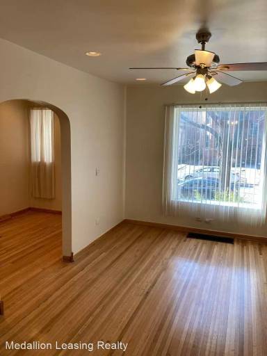 Main picture of 7039 S Calumet Ave