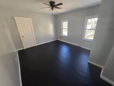 Main picture of 30 Willow St