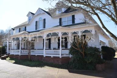 Main picture of 9843 Woodland View Ln