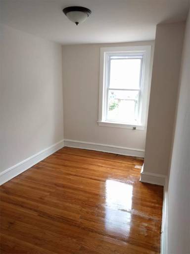 Main picture of 865 E Price St