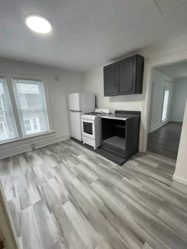 Main picture of 221 N Davison St