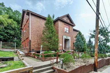 Main picture of 230 Oakwood Ave