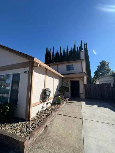 Main picture of 628 Saratoga Ct