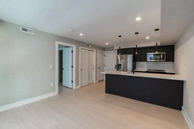 Main picture of 6604 Ridge Ave