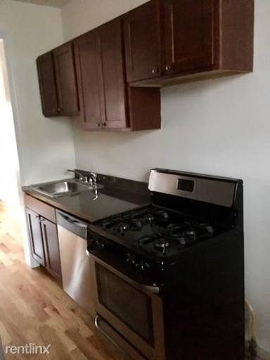 Main picture of 813 W Waveland Ave