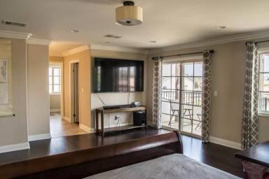 Main picture of 328 S Alhambra Ave