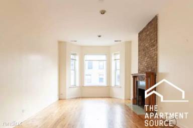 Main picture of 3231 N Clark St