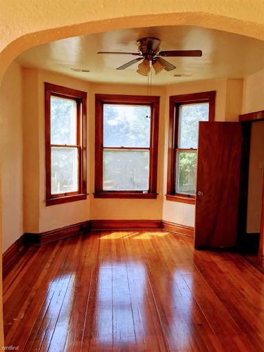 Main picture of 8629 S Burnham Ave