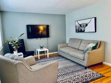 Main picture of 142 W Tennyson Ave