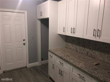 Main picture of 1001 SW 32nd Ct