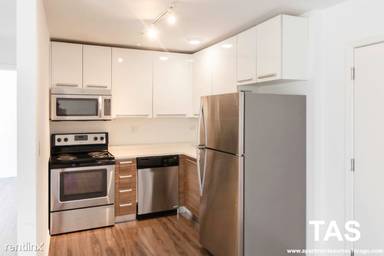 Main picture of 925 W Carmen Ave