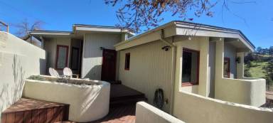 Main picture of 304 S Cedar Brook Rd