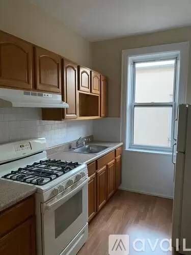 Main picture of 106 16 107 Ave