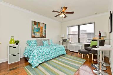 Main picture of 4440 N Wolcott Ave
