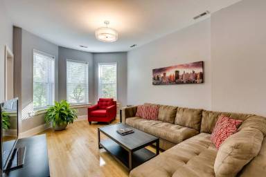 Main picture of 2942 S Poplar Ave